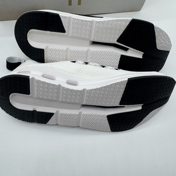 ON Cloudeasy Sneaker in Undyed-White & Black NWTIB - Picture 9 of 13